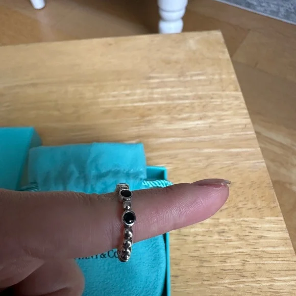 Tiffany & Co, black onyx sterling silver beaded band ring, size 7 - Picture 5 of 6